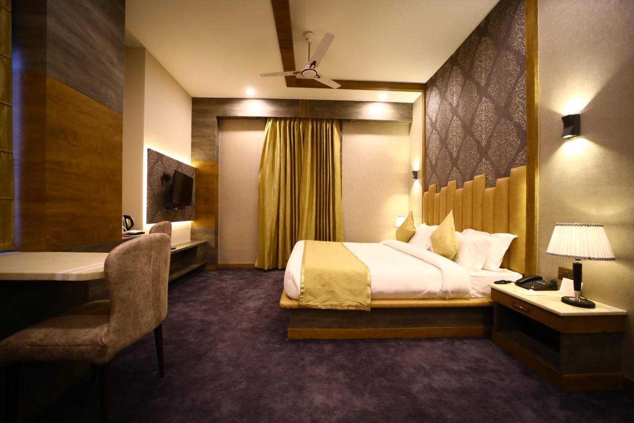 Prime Land Hotell Varanasi Eksteriør bilde