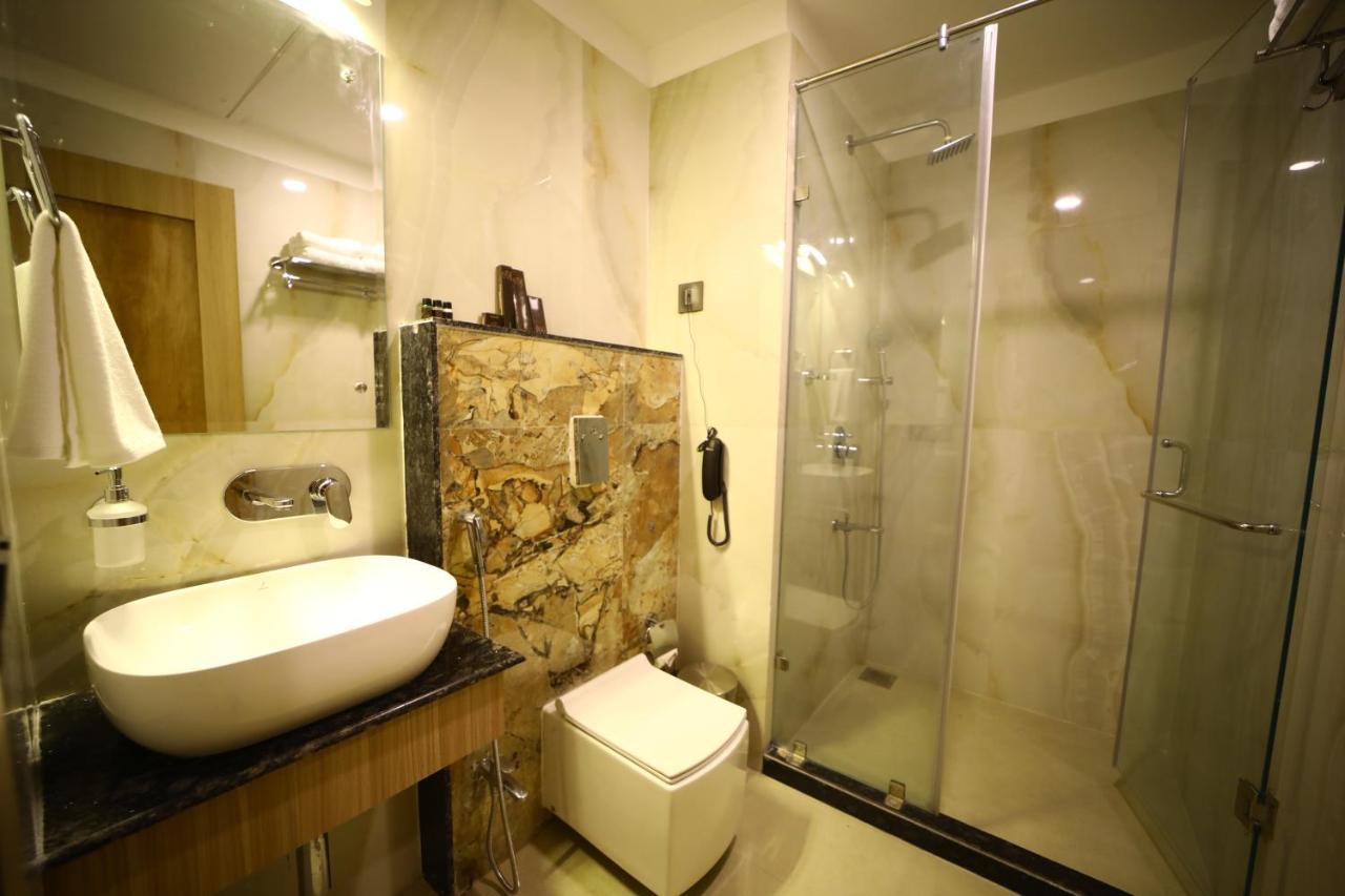 Prime Land Hotell Varanasi Eksteriør bilde