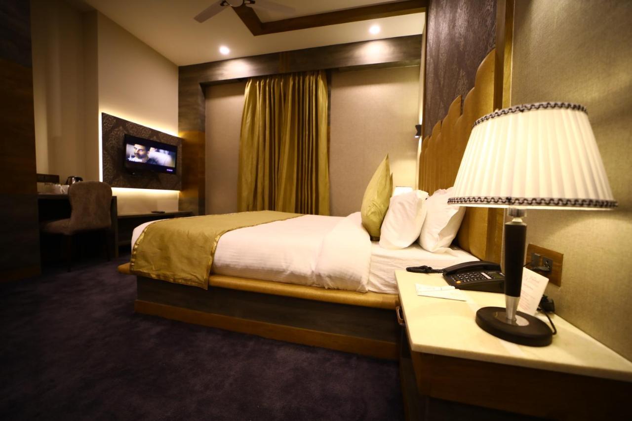 Prime Land Hotell Varanasi Eksteriør bilde