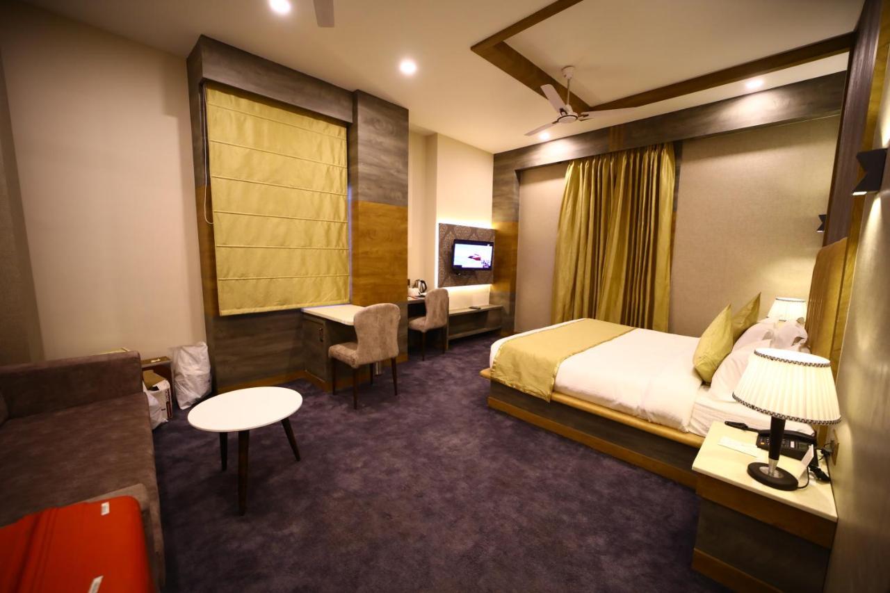 Prime Land Hotell Varanasi Eksteriør bilde